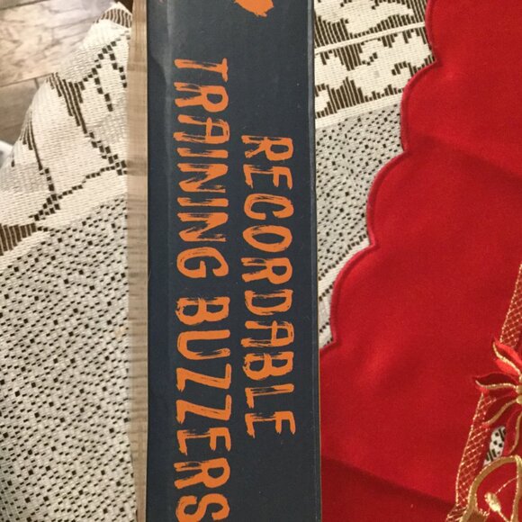 In box dog training voice recording buzzers 4 in the set excellent condition - Picture 3 of 3